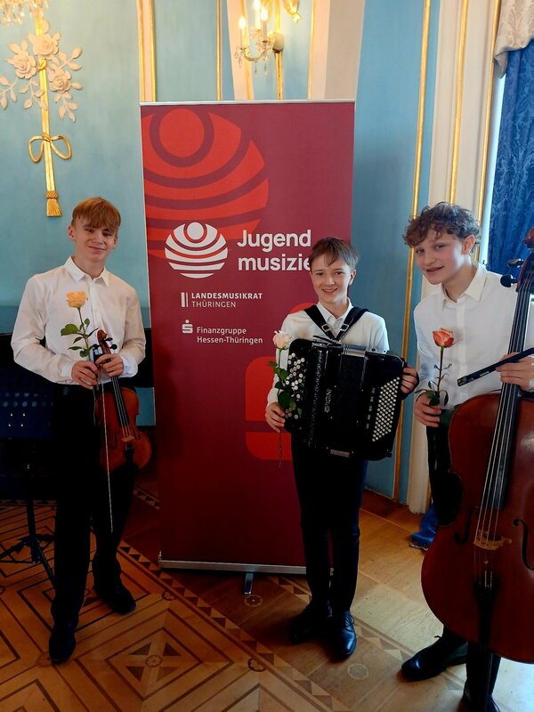 Bild vergr&ouml;&szlig;ern: Trio Vialkkorcello