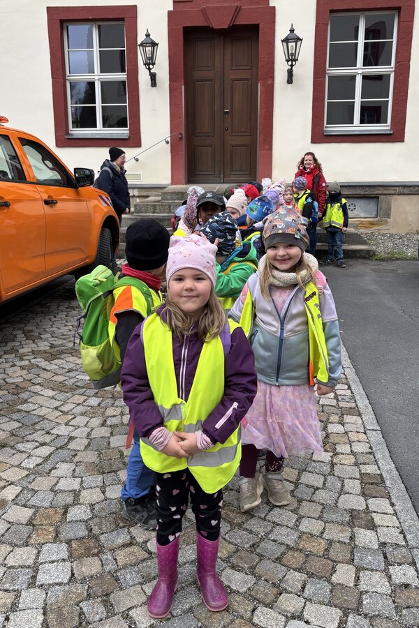 Bild vergr&ouml;&szlig;ern: Besuch der Sonnenland-Kinder