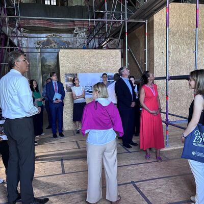 Bild vergr&ouml;&szlig;ern: Besichtigung der Baustelle im Festsaal der Heidecksburg mit Kulturstaatsminister Wolfram Weimer. Foto: Franziska Ehms