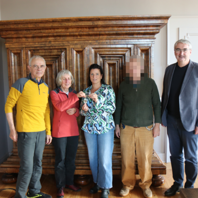 Symbolische Schlüsselübergabe der Naturschutzstation im Büro des Landrates.  Vlnr: Hartmut Richter, Angelika Richter, Doreen Neupert-Hopf, Veit Exner, Landrat Marko Wolfram. Foto: Franziska Ehms