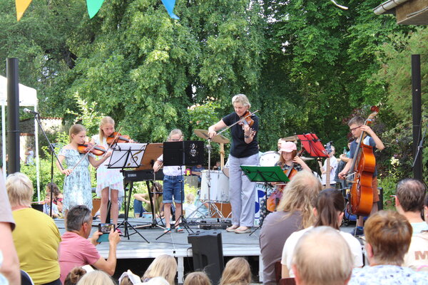 Konzert im Park des Schlösschens Kitzerstein