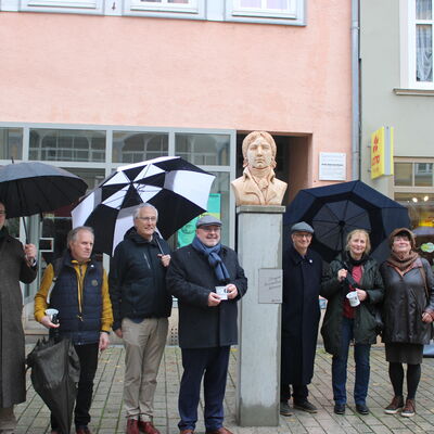 Bild vergr&ouml;&szlig;ern: Eberwein-Stele: Einweihung