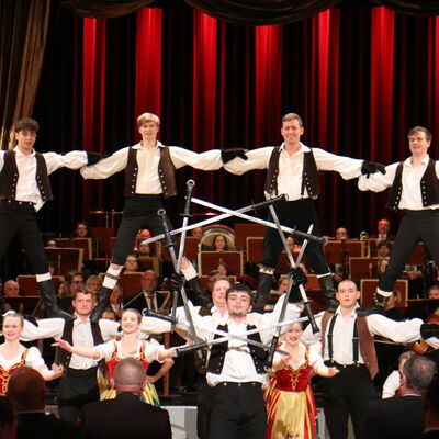 Auftritt des Thüringer Folkloretanzensemble zur Veranstaltung 35 Jahre Deutsche Einheit