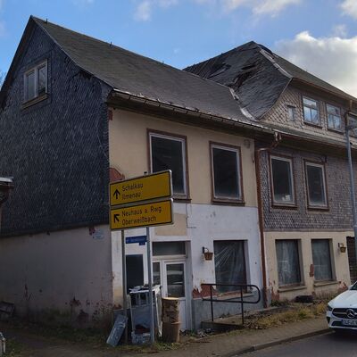 Bild vergr&ouml;&szlig;ern: Das Haus Bahnhofstraße 2 in Katzhütte