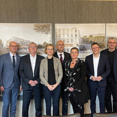 Bild vergr&ouml;&szlig;ern: Gruppenbild Besuch Finanzministerin