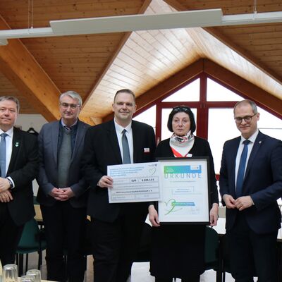 Bild vergr&ouml;&szlig;ern: Übergabe Fördermittel AWO