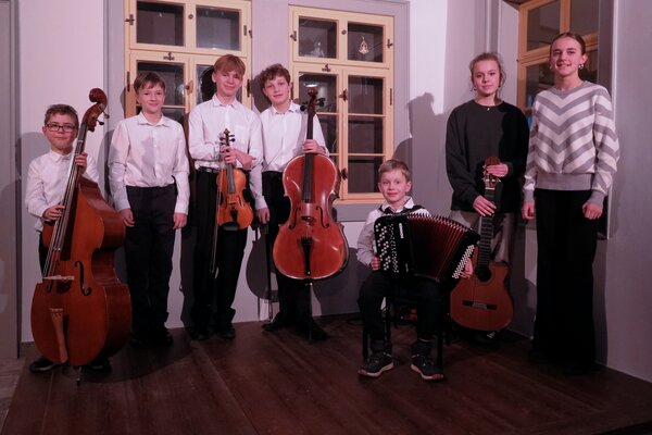 Die Kinder auf dem Foto v.l.n.r.: Jannis Rogsch, Balduin Hagner, Giso Pech, Josua Taddäus Mäurer, Tom Rödel, Elise Schulz, Ida Breuel (Wettbewerb im April)