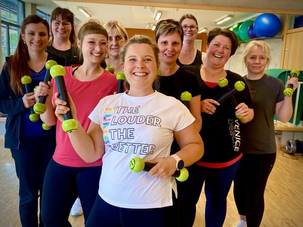 Bild vergr&ouml;&szlig;ern: 2026 PM 043 VHS-Kurse Zumba