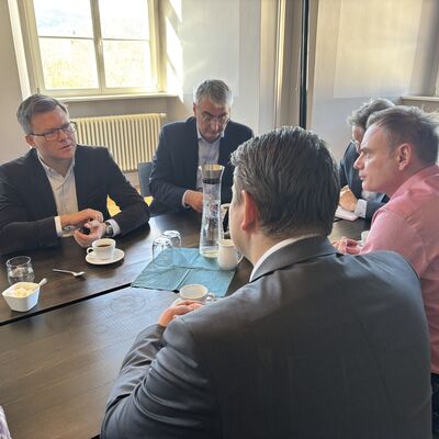 Bild vergr&ouml;&szlig;ern: Carsten Schneider im Gespräch