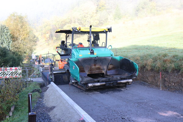 Bild vergr&ouml;&szlig;ern: An der K175 Meernacher Straße gehen die Arbeiten weiter
